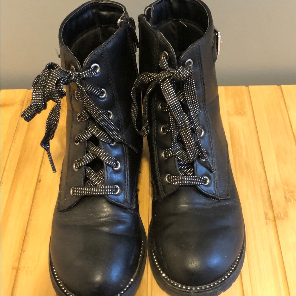 Girls zip up black boots